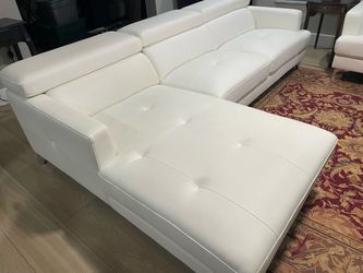 Beautiful & modern white leather couch+chase