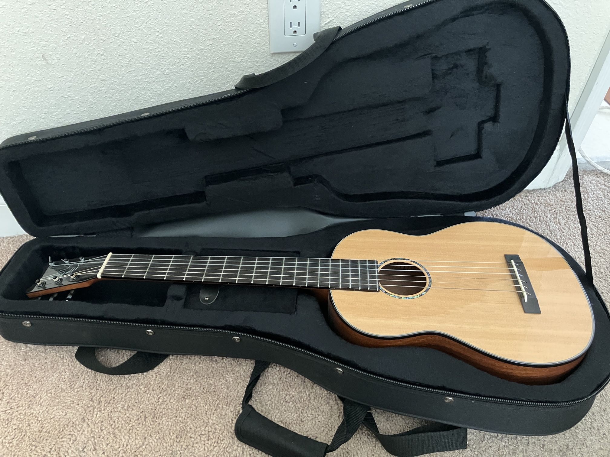 Pepe Romero (small guitar)