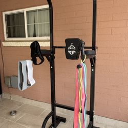 Pull Up Bar  And Resistance bands