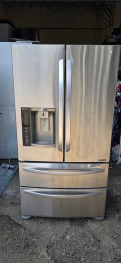 LG French Door Refrigerator – Stainless Steel – Ice & Water Dispenser – Bottom Freezer