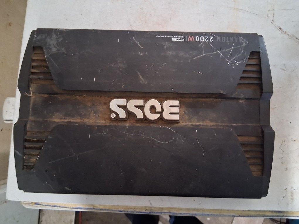 Boss 2200w Amp