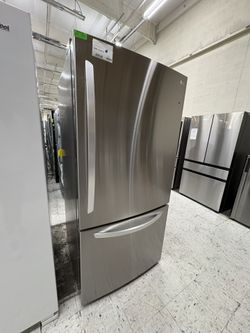 LG 26cu Ft Bottom Freezer Refrigerator 