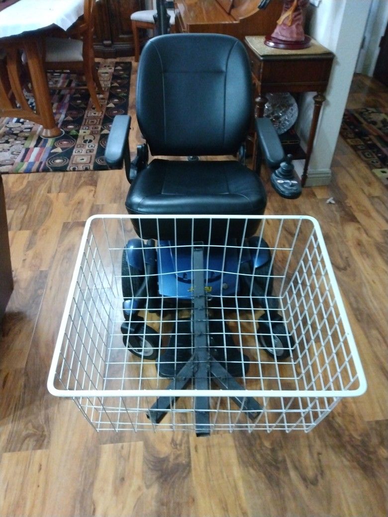 $1000 Like New Zazzy Wheel Chair