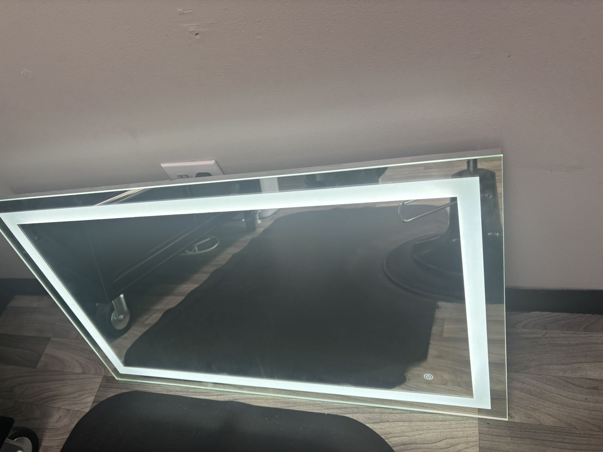 Led Mirror 🪞 (24 In. Length & 39 In . Wide)