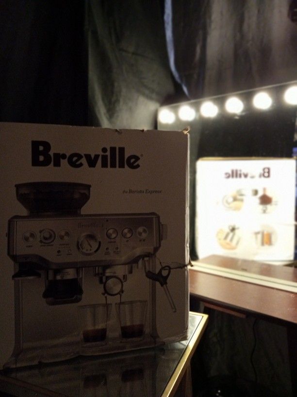 Breville Express Espresso Machine BES870XL for Sale in Spanaway, WA