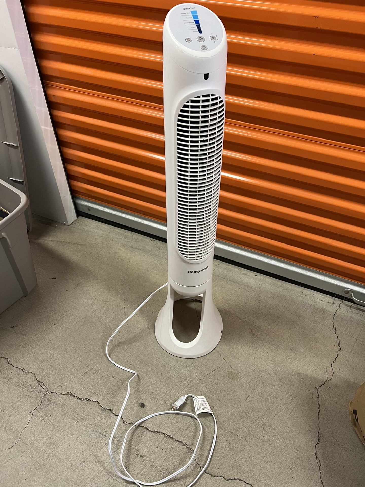 Honeywell White Tower Fan for Sale in Costa Mesa, CA - OfferUp