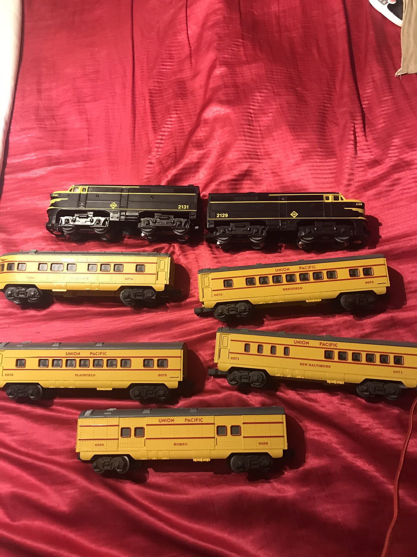 Lionel passenger train cars