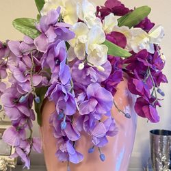 Big vase with flowers