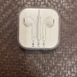 Apple EarPods In Ear Canal Headset - White Wired 3.5mm