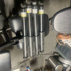 Jeep 4 Shocks And 2 Struts For $75