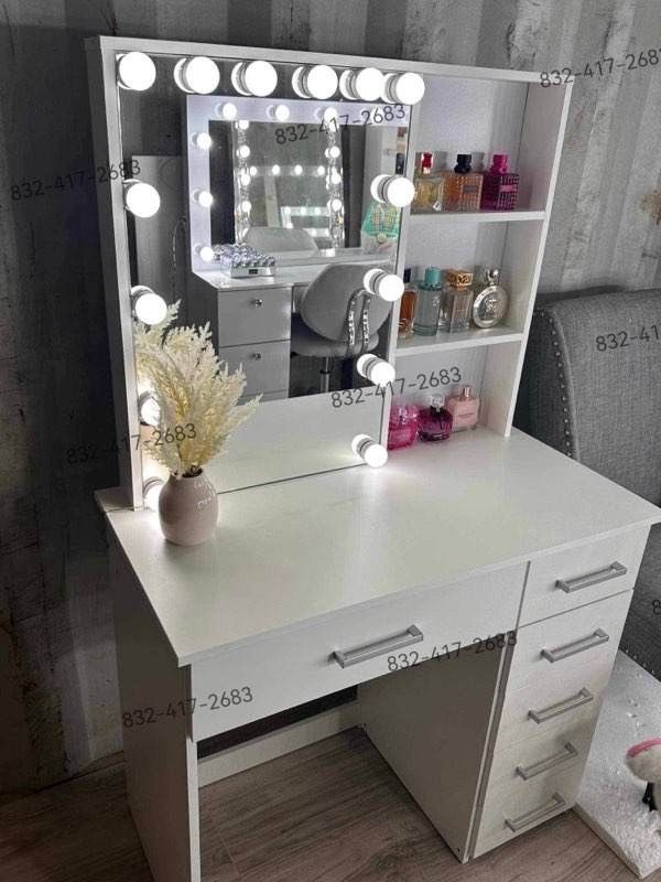 New Drawer Make Up Vanity With Shelves 