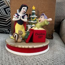 Limited Edition Disney Snow White Christmas Sculpture #485