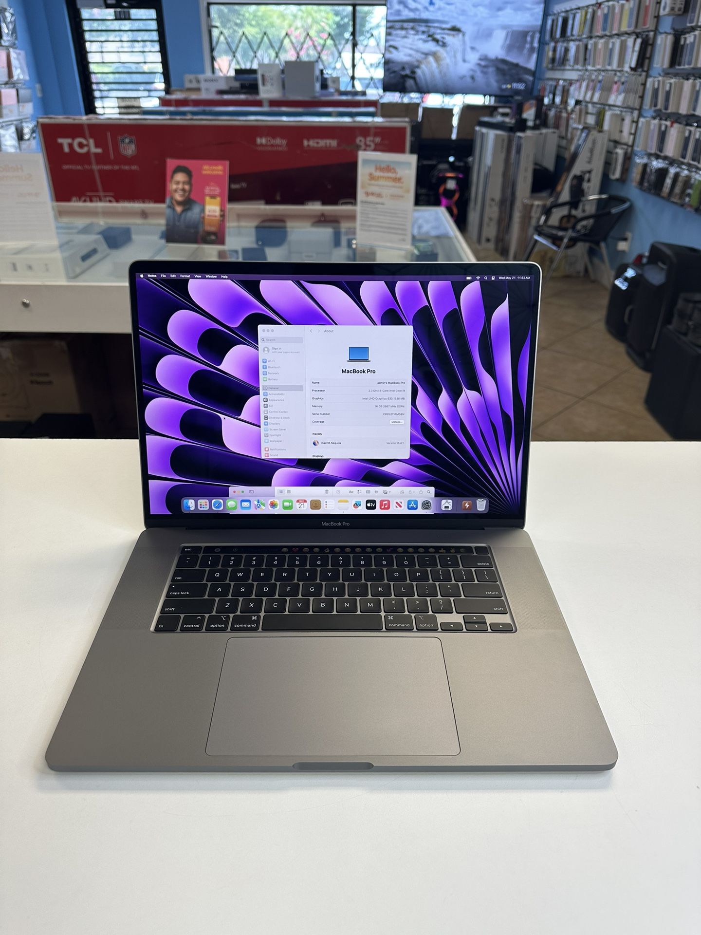 MacBook Pro 15inch i9/16/1tb with Final Cut & Logic Pro