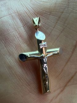 10K cross pendant