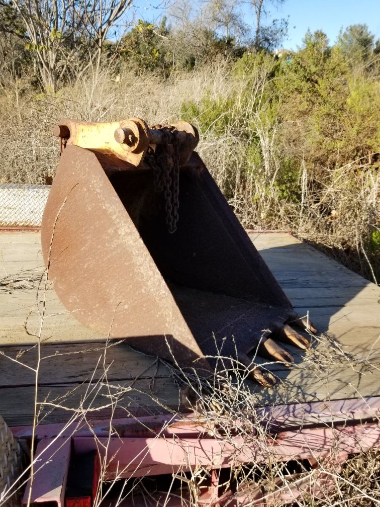 Heavy Equipment Bucket