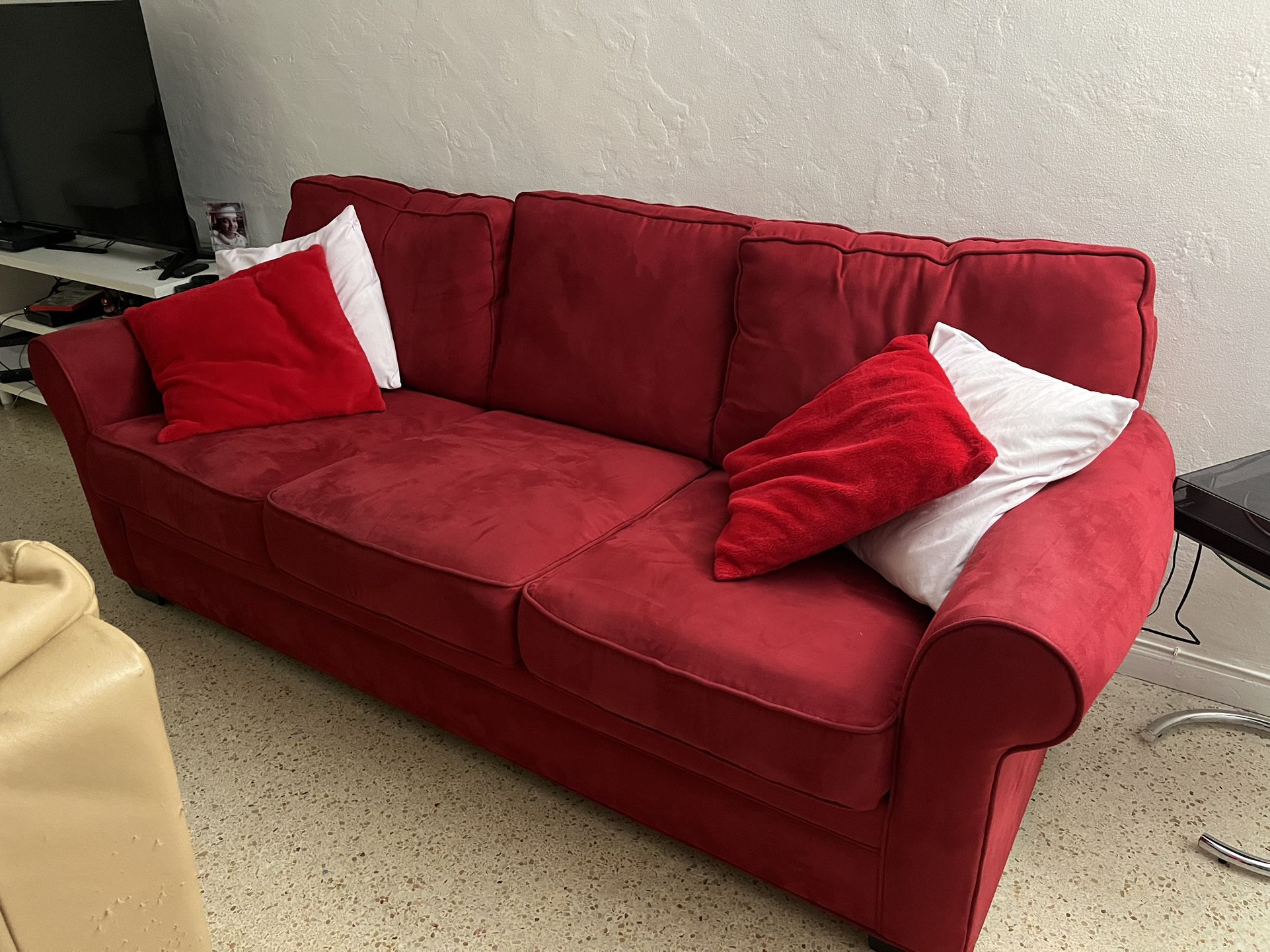 Red Sofa . Sofa Rojo (Velvet)