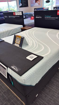 Floor model Queen mattress 30% Off!