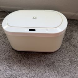 Munchkin Touch Free Baby Wipe Warmer with Nightlight & Motion Sensor, White