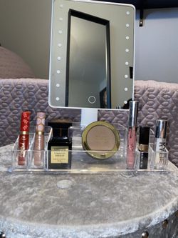 Makeup vanity