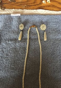 Pearl necklace earring set