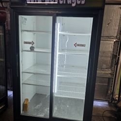 True Mfg 35 Cubic Feet Glass Door Commercial Merchandiser Cooler Refrigerator 