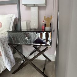 LIKE NEW Nightstand Nyasha Mirrored Glass Top End Table with Storage By Willa Arlo Interiors