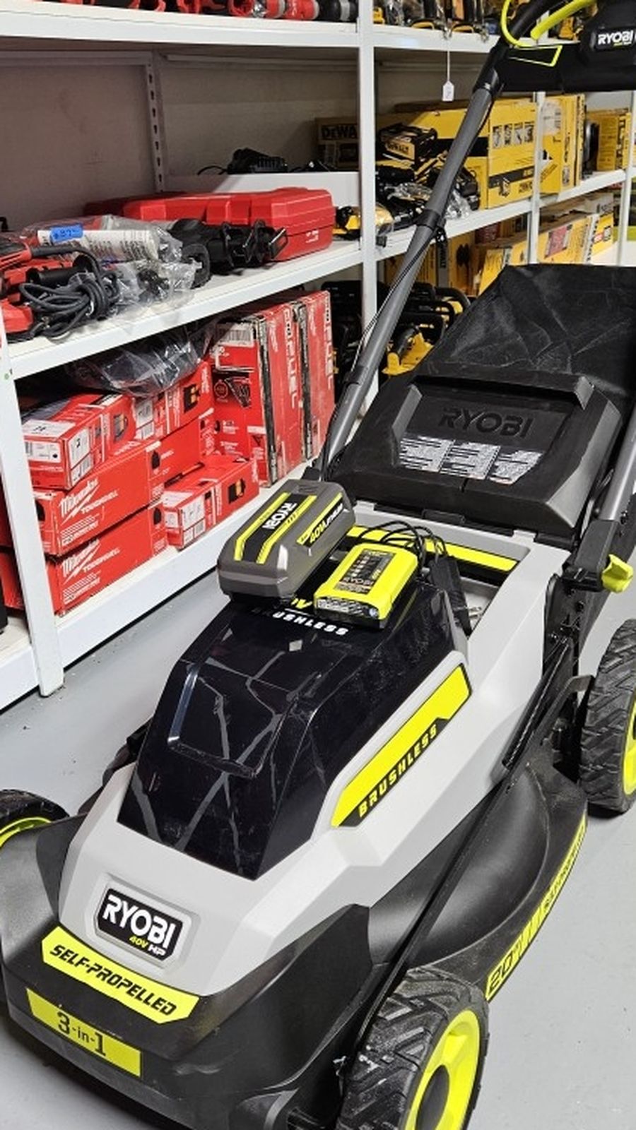 DEWALT CORDED 26 GALLONS SUPER QUITE COMPRESSOR NEW