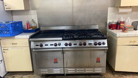 Wolf Commercial Double Oven ￼and Stove