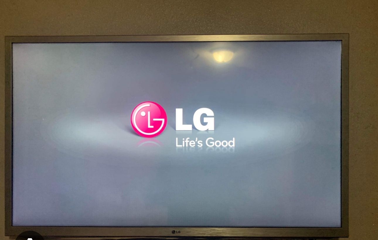 LG 40” TV HD 1080 WALL MOUNT