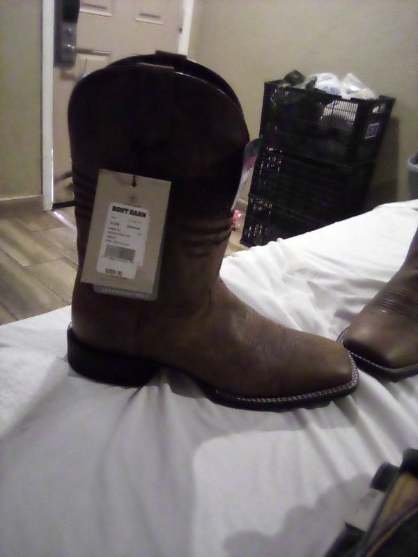 New Arriat Men's Boots Sz 10D