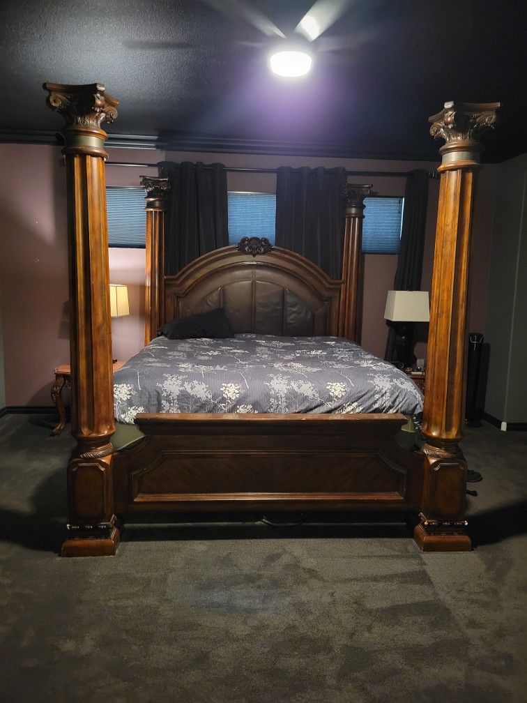 Ashley furniture Cal king poster bed set for Sale in North Las Vegas