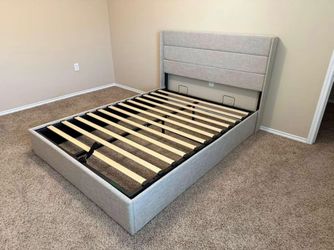 Queen Size Lift Up Storage Bed NEW