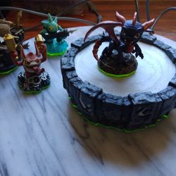 Skylanders Spyro's Adventures XBOX  Portal With  4 Skylanders Characters 