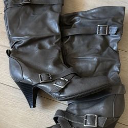 Women’s 7 1/2 Grey Boots