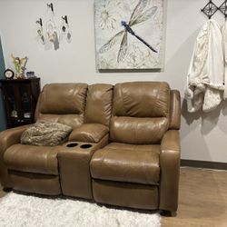 72” Leather, Power, Reclining Loveseat with USB Charging 