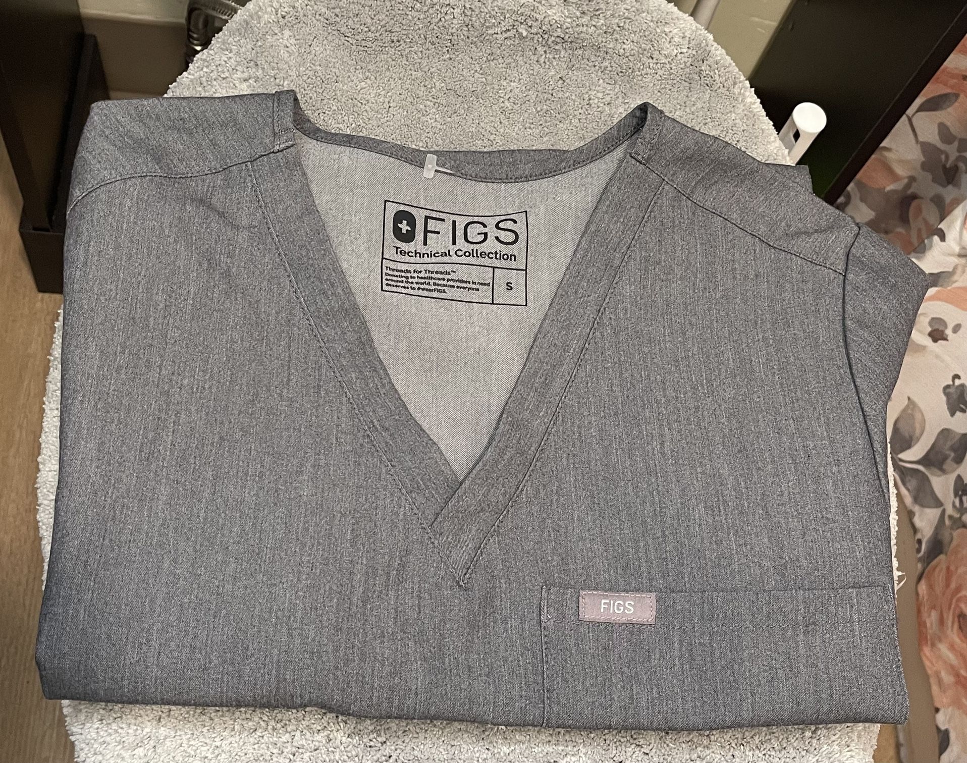 Figs Gray, Small Scrub Top