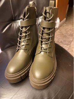 Boots size 9