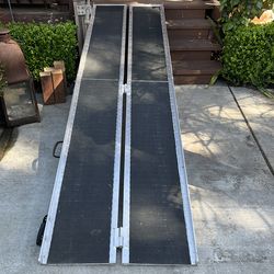 Aluminum wheelchair ramp