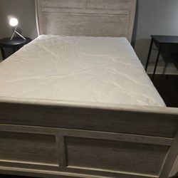 Full size bed with mattress