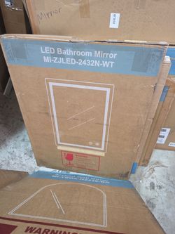LED BATHROOM MIRROR- white