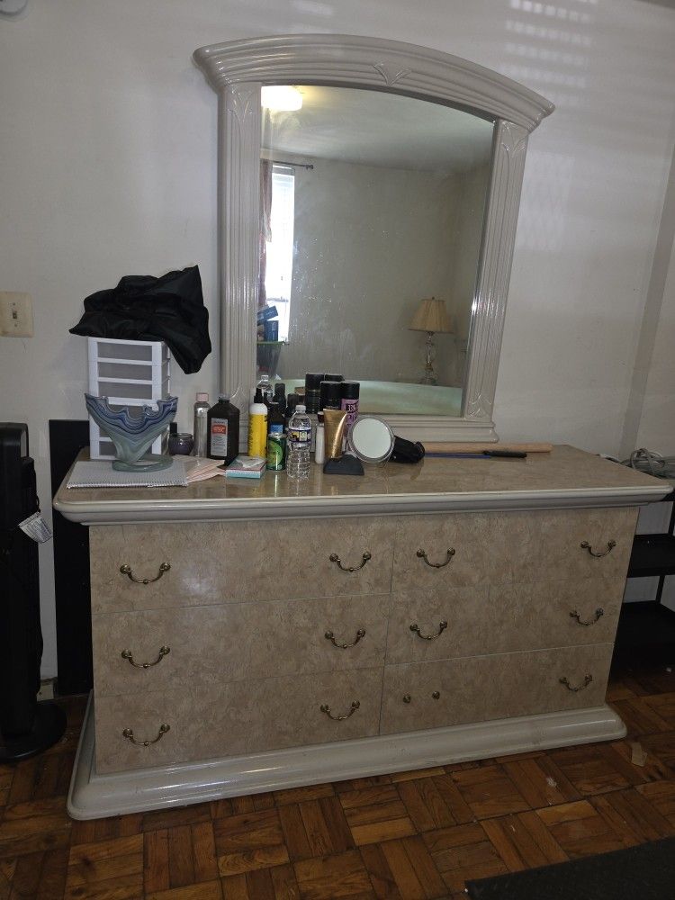 Queen Bedroom Set, Dreeser, Mirror, Night Stand, Bed Frame