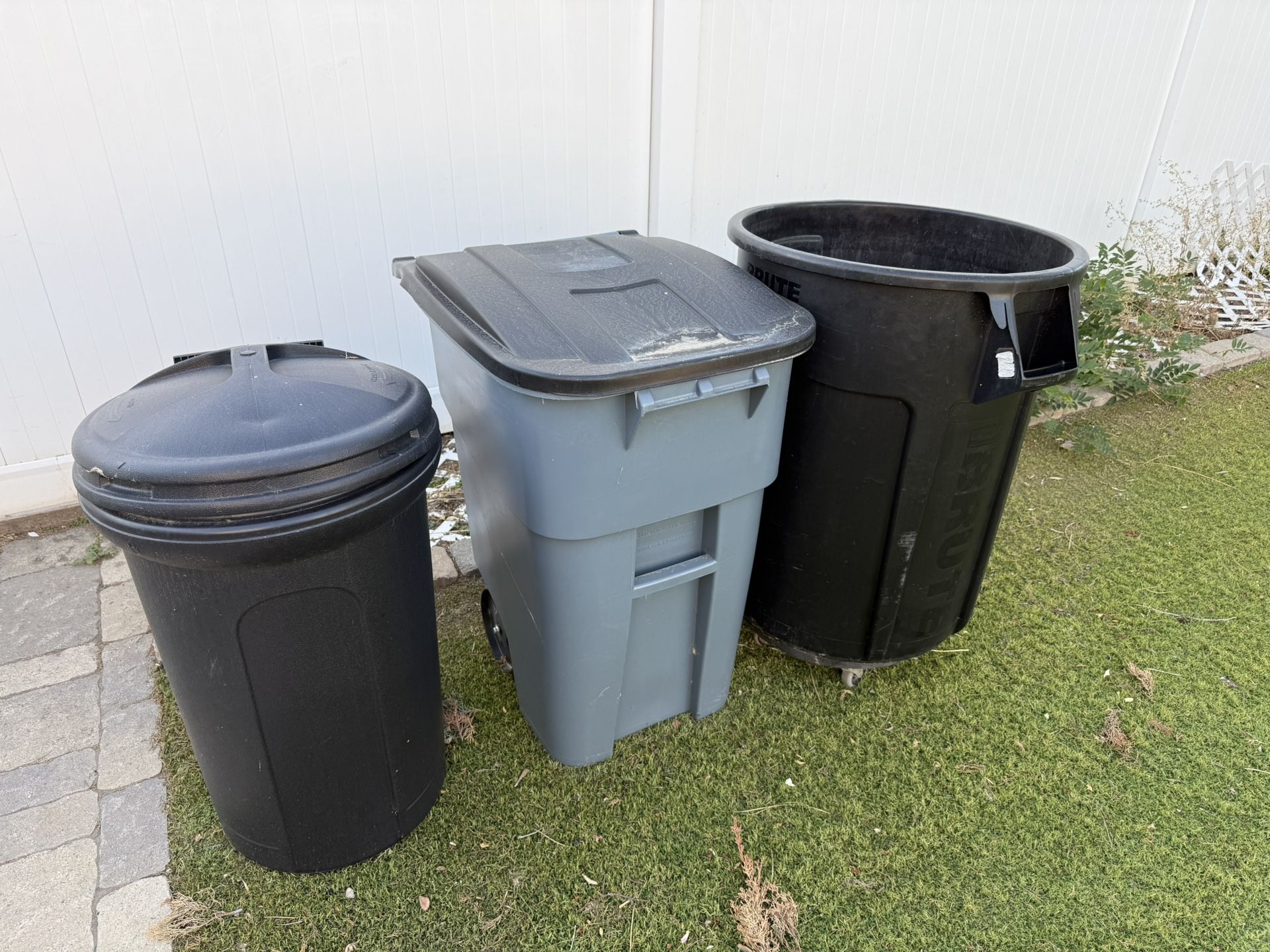 3 trash can for recycles