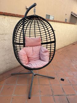 Outdoor egg shaped lawn chair