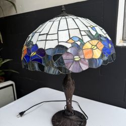 VINTAGE TIFFANY STYLE STAINED GLASS LAMP