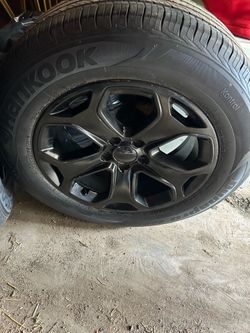 Rims and tires  of. 2010 Ford edge