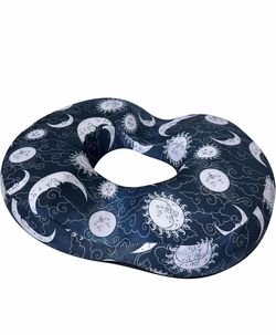 Donut Center Hole Hemorrhoid Pillow Memory Foam Hemorrhoids Seat Cushion for Tailbone or Coccyx Pain Relief Home Office Desk Chair Car Seat Cushions f