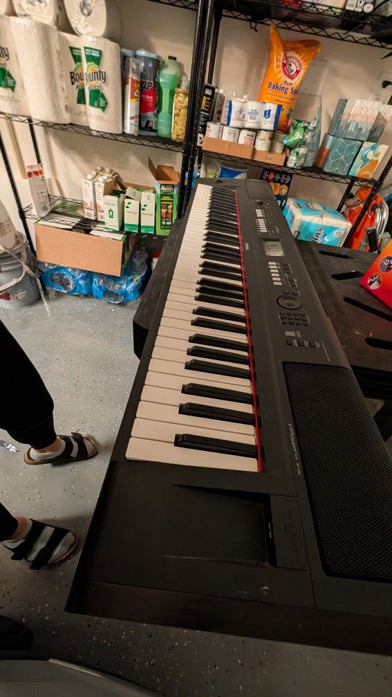 Yamaha Electric Keyboard - Great Condition, Perfect for All Skill Levels