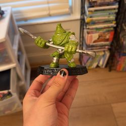 Steel Plated Hood Sickle Skylander