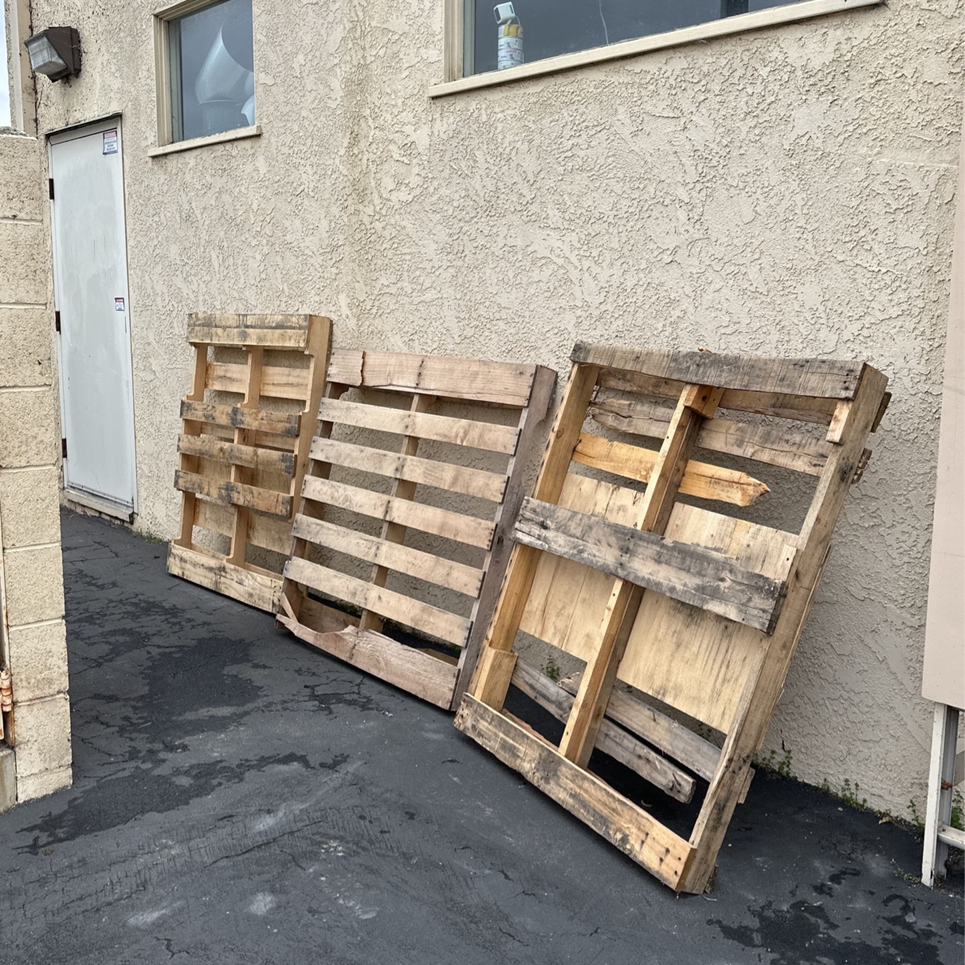 Free Wooden Pallets