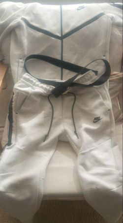 White Nike tech and Nike belt